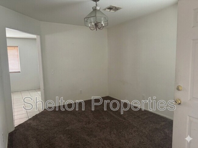 Building Photo - 7391 W Solano Dr N