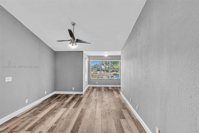 Building Photo - 3300 Pinewalk Dr N