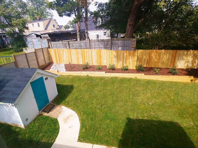 Building Photo - 2510 Jamaica Dr