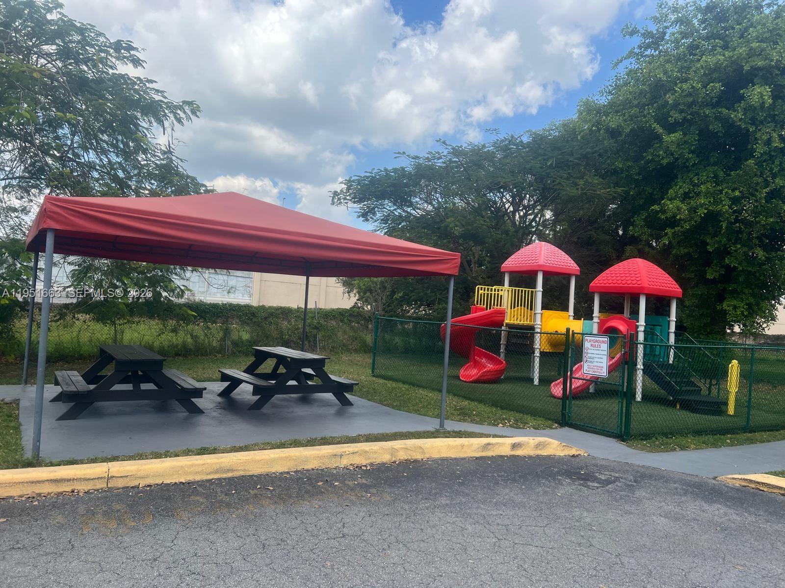 Building Photo - 590 NW 114th Ave