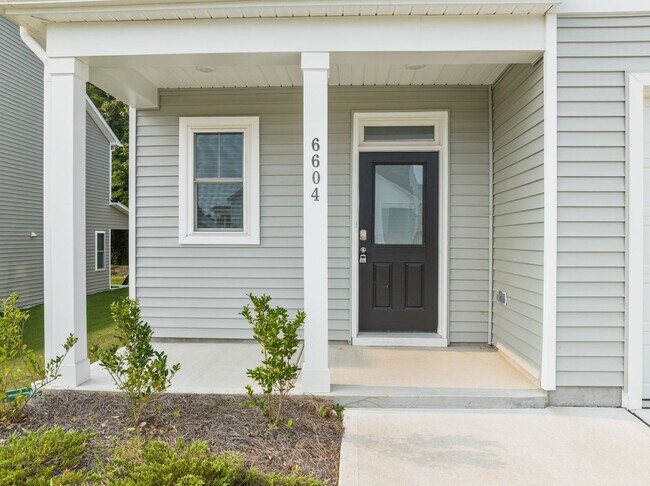 Building Photo - Gorgeous 3BD, 2.5BA Home In SE Raleigh, ne...