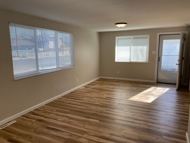 Building Photo - Spacious Single-Story Living with Modern Comforts and Outdoor Appeal