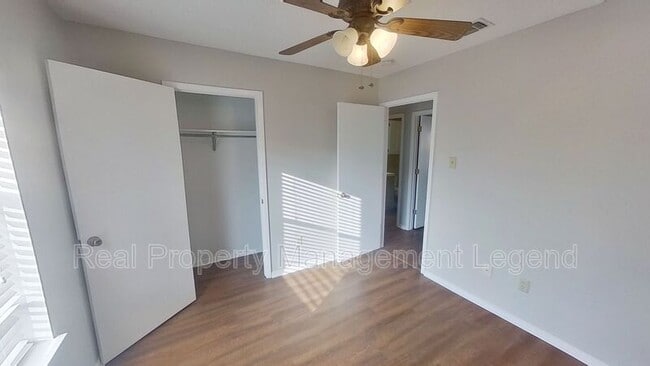 Building Photo - 701 S Valentine Dr