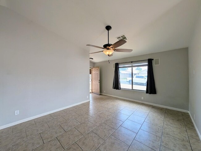 Building Photo - 15746 W Elm St