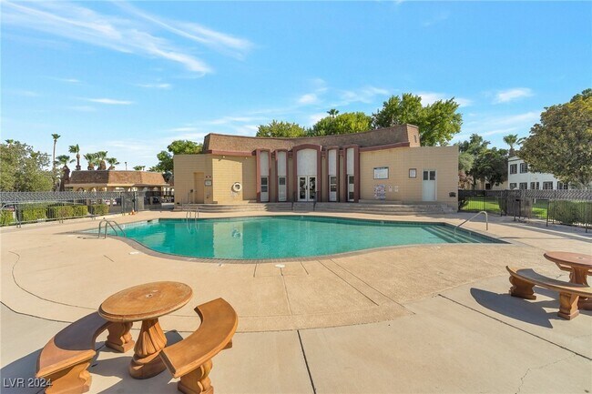 Building Photo - 3472 Townhouse Dr