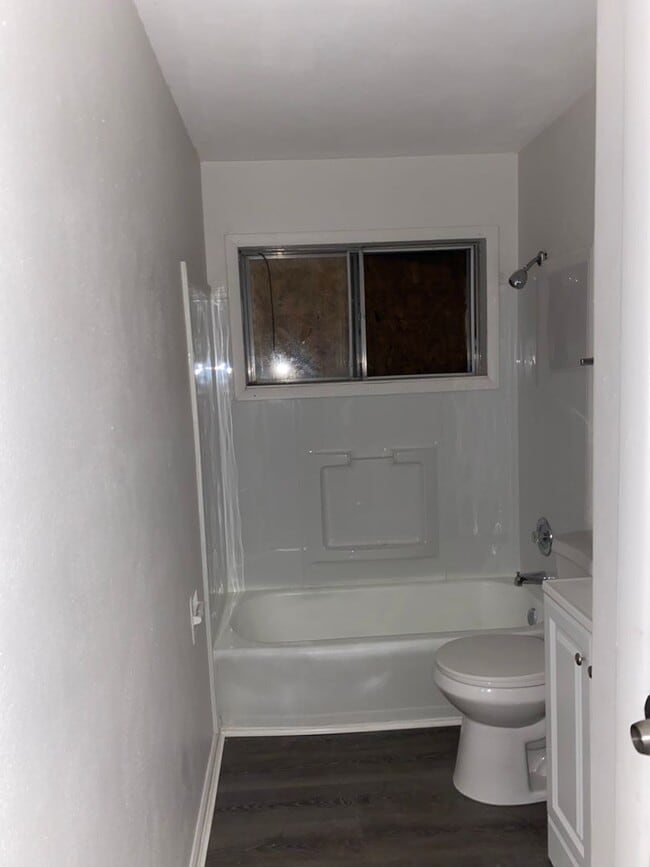 Building Photo - LIMITED TIME**NO APPLICATION FEE**1/2 OFF DEPOSIT**