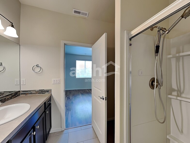 Building Photo - 16602 NE 91st St