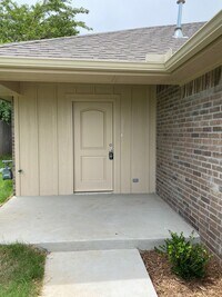 Building Photo - 3br 2ba duplex!!