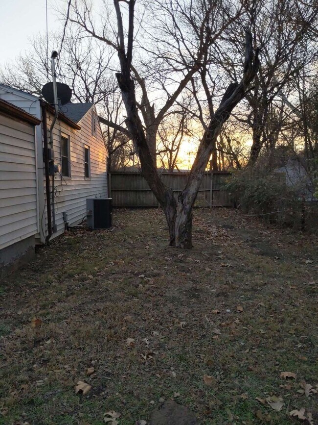 Building Photo - 2 Bed, 1 Bath Ready for Rent!