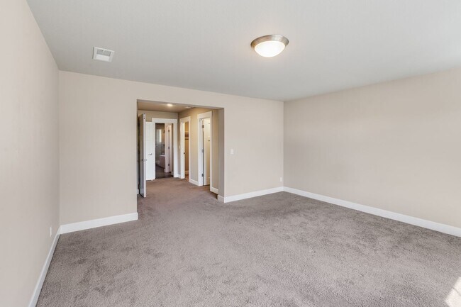 Building Photo - Beautiful 4 Bed, 3 Bath Rental Home in She...