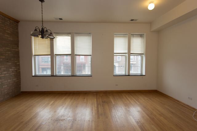 Building Photo - 2138 W Chicago Ave