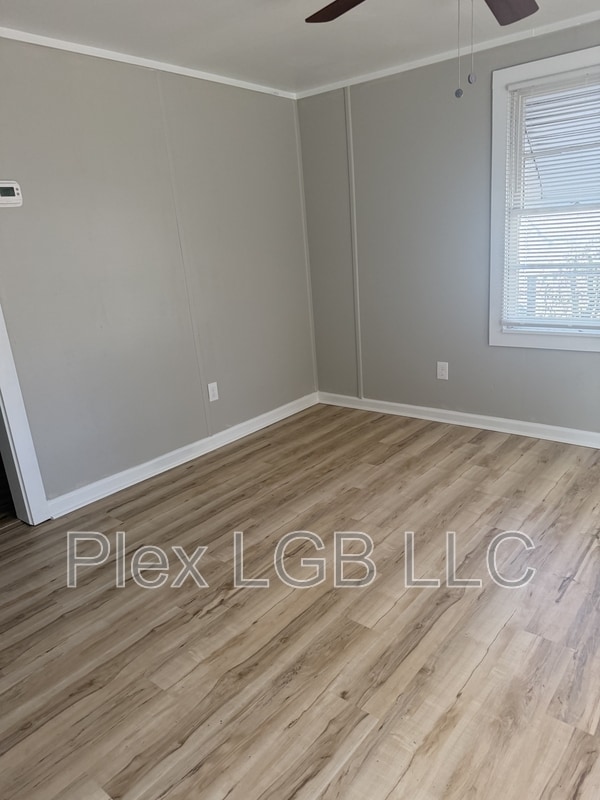 Building Photo - 218 E Render St