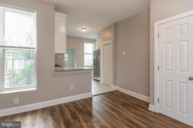 Building Photo - 5524 Delancey St