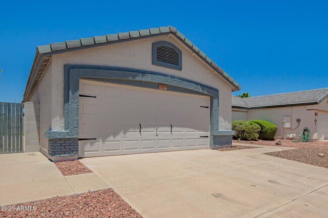 Building Photo - 3014 W Zachary Dr