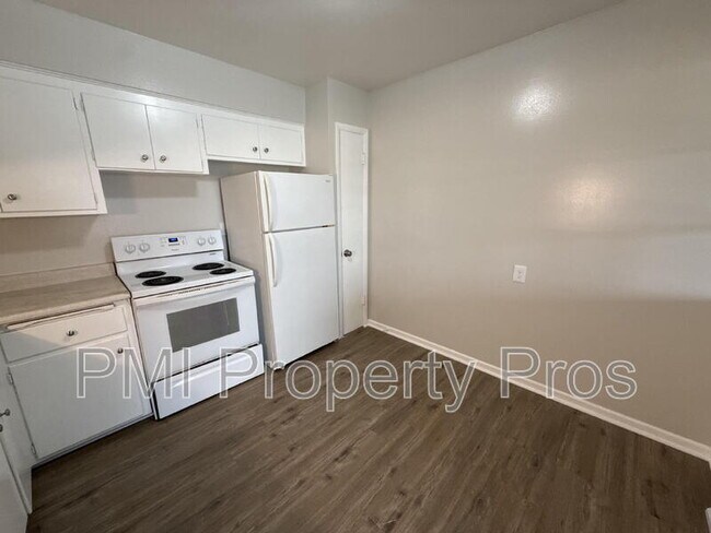 Building Photo - 7701 W Hampton Ave