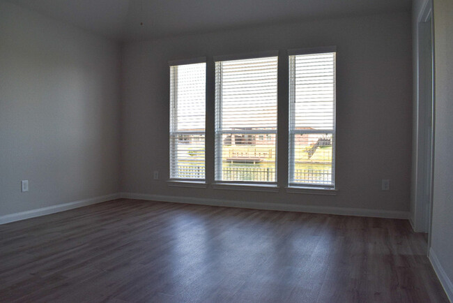 Building Photo - Bristol Lakes - 29442 Westhope Drive, Spri...