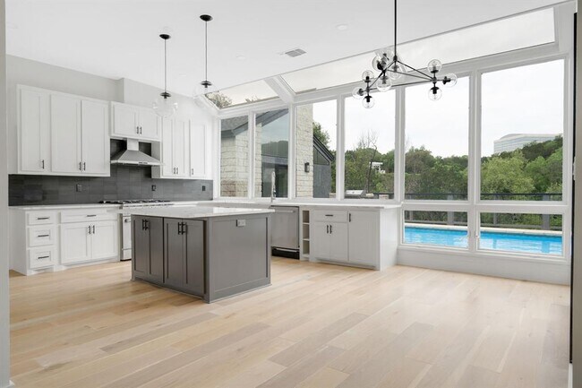 Building Photo - 1716 Bartoncliff Dr