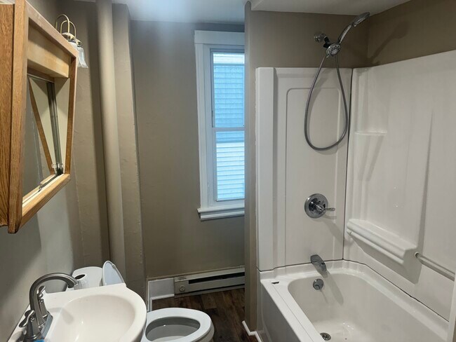 Building Photo - 704 Ridge St