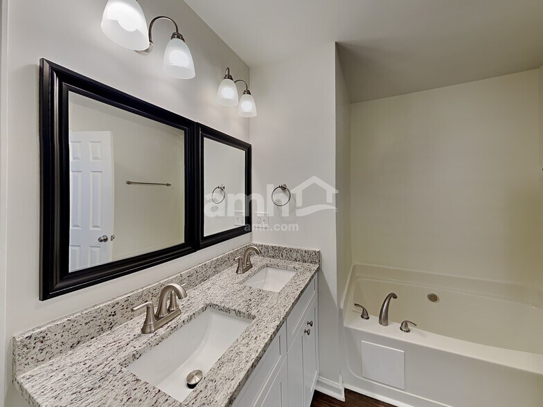 Building Photo - 408 Fairlawn Dr