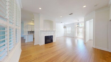 Building Photo - 283 Holland Dr