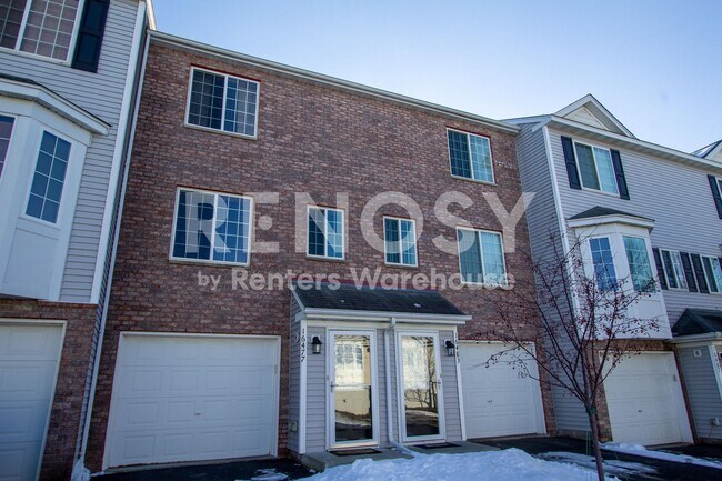 Building Photo - Available August 8 - 2 Bed/1.5 Bath Townhome in Prior Lake