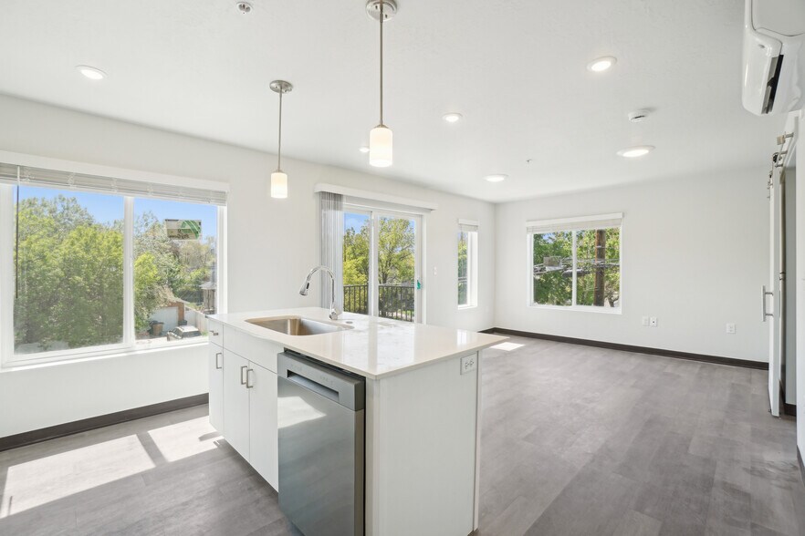 Building Photo - 1326 S 500 E