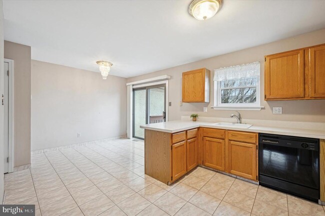 Building Photo - 25 Ruth Rd