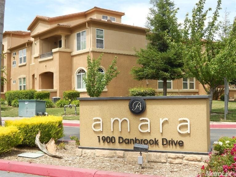 Building Photo - 1900 Danbrook Dr