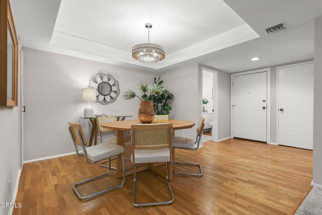 Building Photo - 640 S Lake Ave