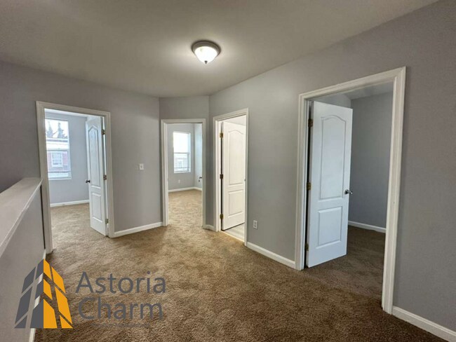 Building Photo - 3 Bedroom and a Den Home with Fenced Yard and Eat In Kitchen on Linnard Street