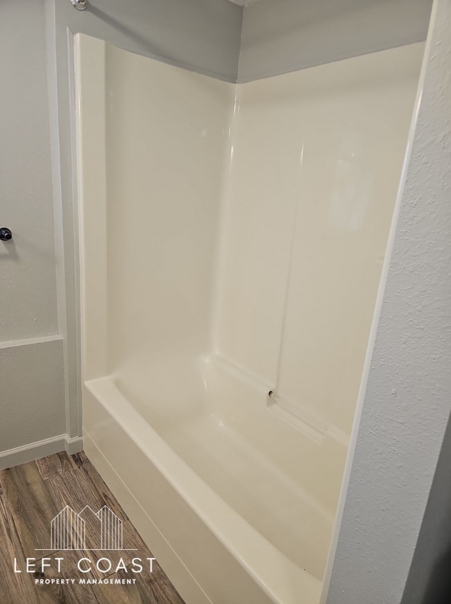 Building Photo - 2322 NW Inlet Ave