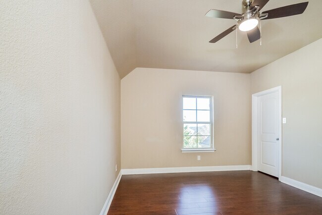 Building Photo - Spacious 4-Bedroom Home in Little Elm