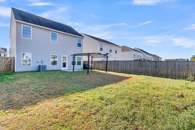 Building Photo - Meticulous 3 Bedroom Home in Lindera Prese...