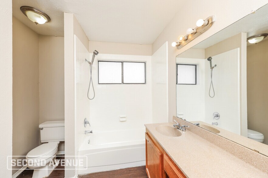 Building Photo - 9124 Pinehaven Dr