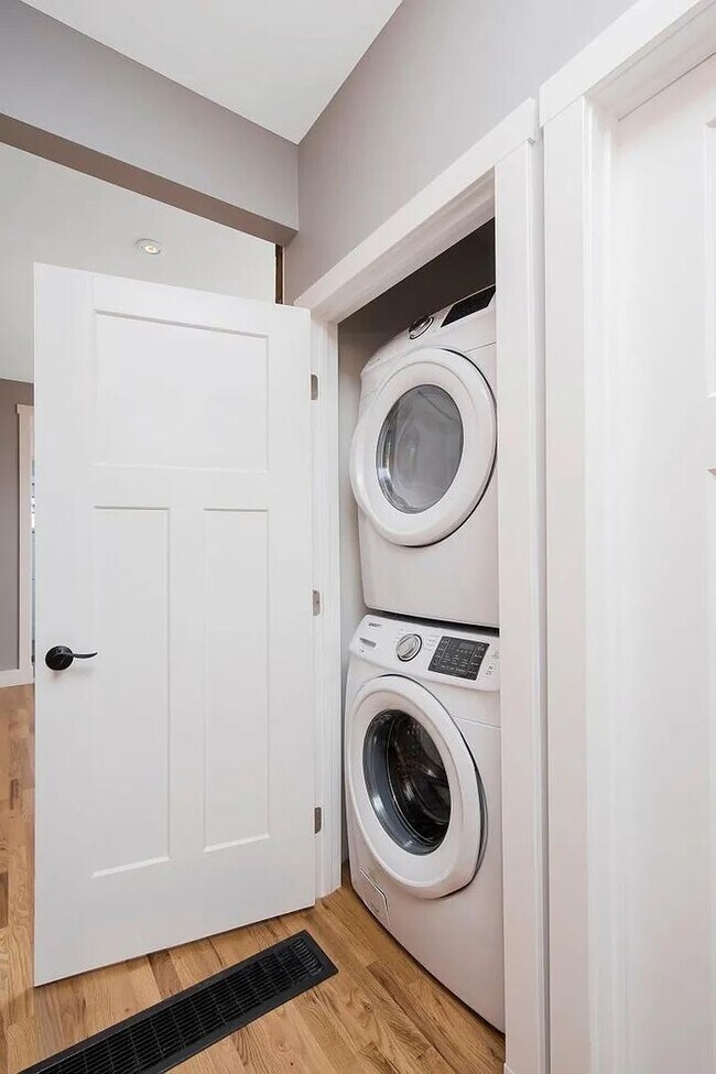 Building Photo - Modern 1bed/1bath in Cole/RiNo Area
