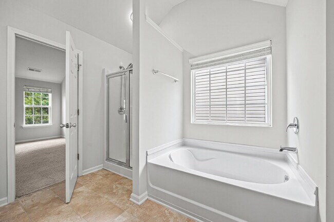 Building Photo - 4 bed/2.5 bath in Matthews - 1st Month's Rent only $1000!