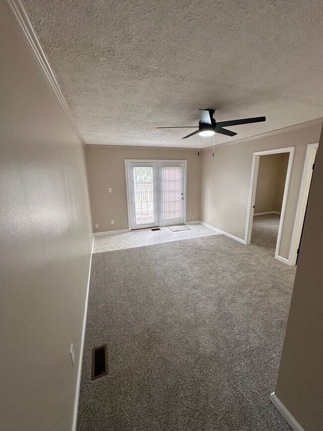 Building Photo - 4 bed 2 full bath home located in very desirable Irvington.