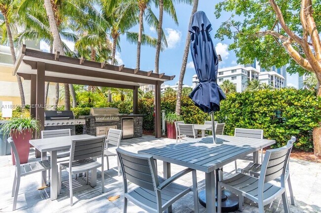 Building Photo - 17050 N Bay Rd