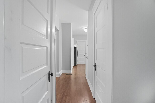 Building Photo - Emming Duplex