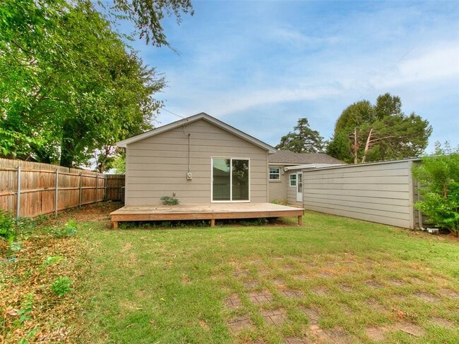 Building Photo - 1429 Casady Ln