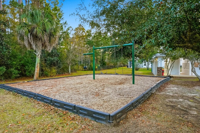 Building Photo - 235 Date Palm Ln