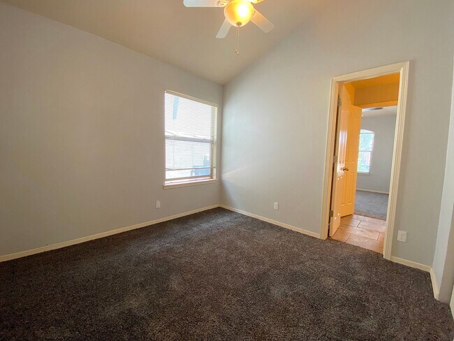 Building Photo - Sandstone Ranch Estates - 4Bed /3bath Refr...
