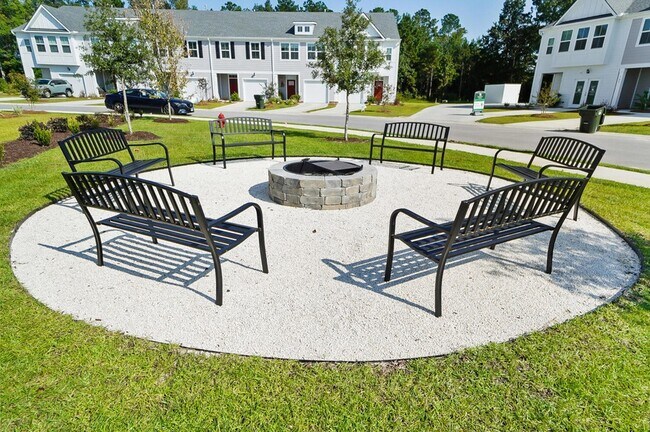 Building Photo - 609 Trotters Ln