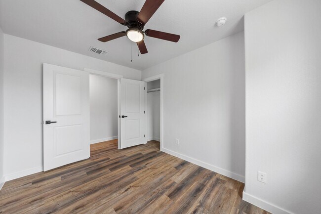 Building Photo - Modern Townhome for Rent – Modern Living a...