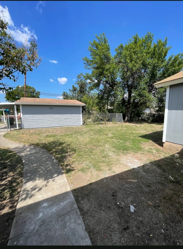 Building Photo - 2739 W Woodlawn Ave