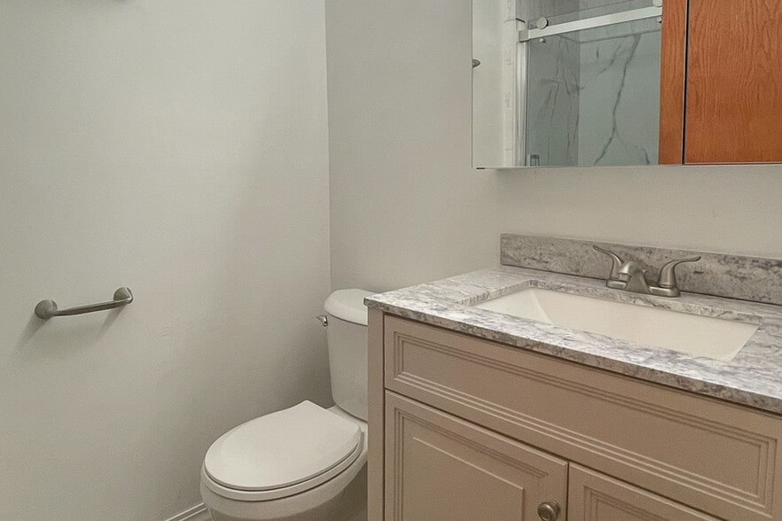 Building Photo - 1834 W Henderson St