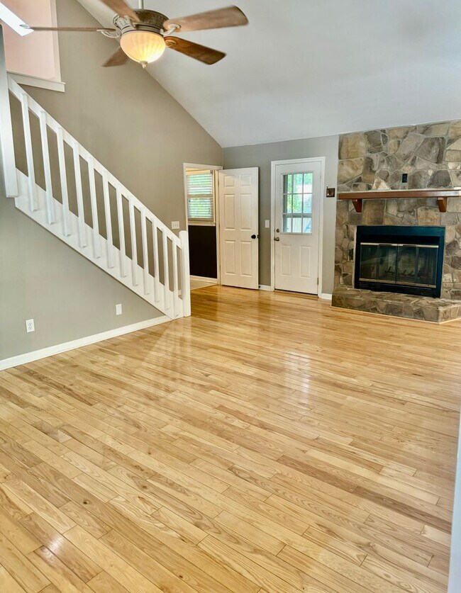 Building Photo - 3/2 Brick Home in Crowfield Plantation in Goose Creek!