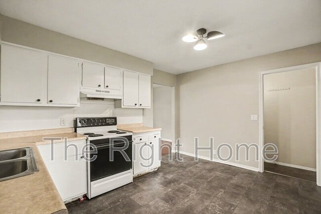 Building Photo - 6929 N 64th St