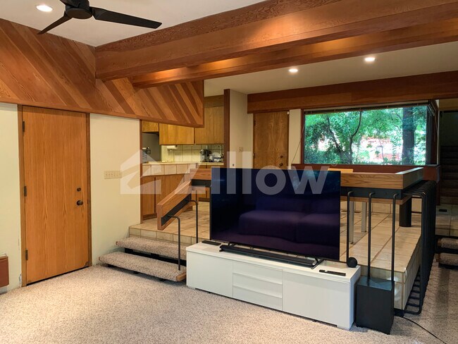 Building Photo - 3152 W Los Altos Ave