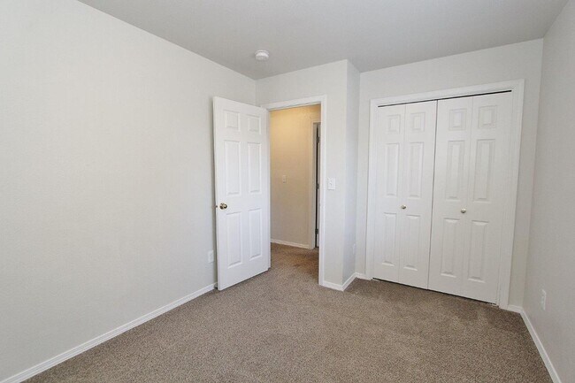 Building Photo - Immaculate Single-Level Home in Quiet Neighborhood